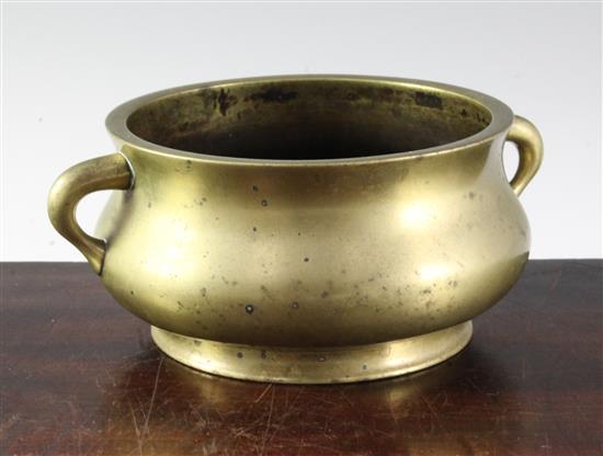 A Chinese bronze gui censer, 18th / 19th century, weight 1.11kg, width 19.5cm